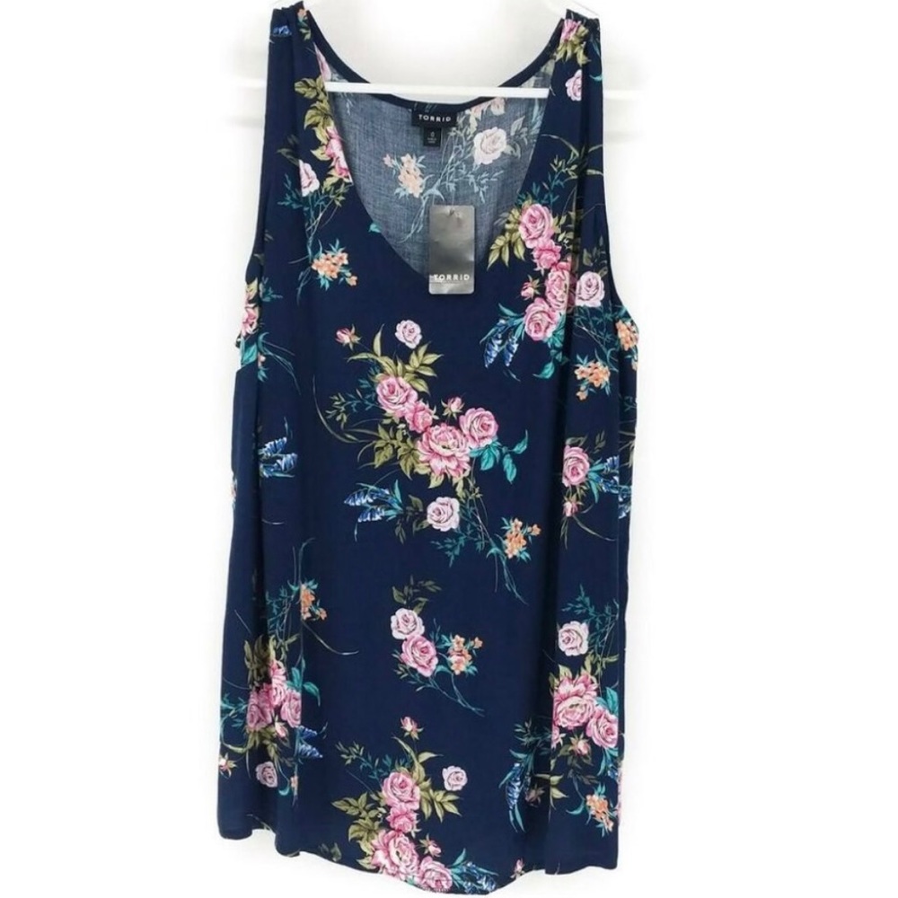 NWT Torrid Navy Floral  V Neck Tank Size 4 4x